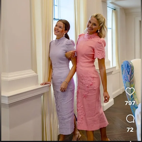 NWT Antonio Melani
Willow Floral Applique Short Sleeve Mock Neck Midi Dress - Picture 5 of 6